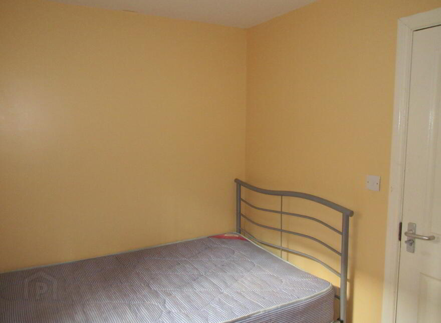 Great 4 Bedroom Apartment, 68A University Avenue, Queens Quarter, Belfast, BT7 1GY