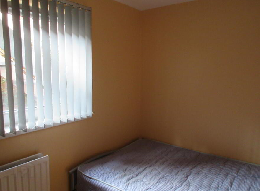 Great 4 Bedroom Apartment, 68A University Avenue, Queens Quarter, Belfast, BT7 1GY