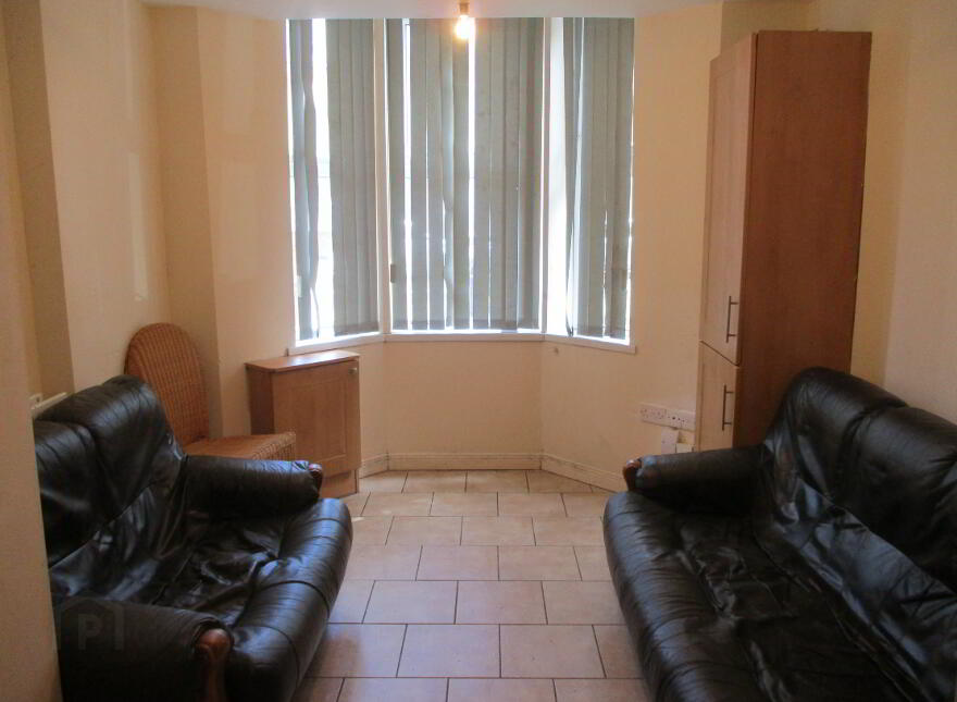 Great 4 Bedroom Apartment, 68A University Avenue, Queens Quarter, Belfast, BT7 1GY