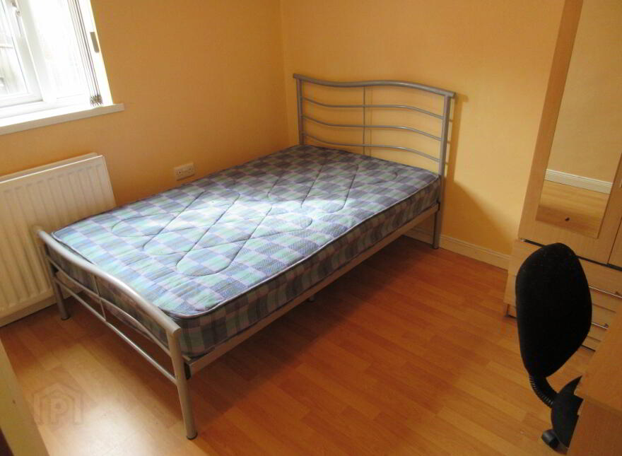 Great Apartment, 68B University Avenue, Queens University Quarter, Belfast, BT7 1GY