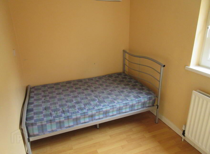 Great Apartment, 68B University Avenue, Queens University Quarter, Belfast, BT7 1GY