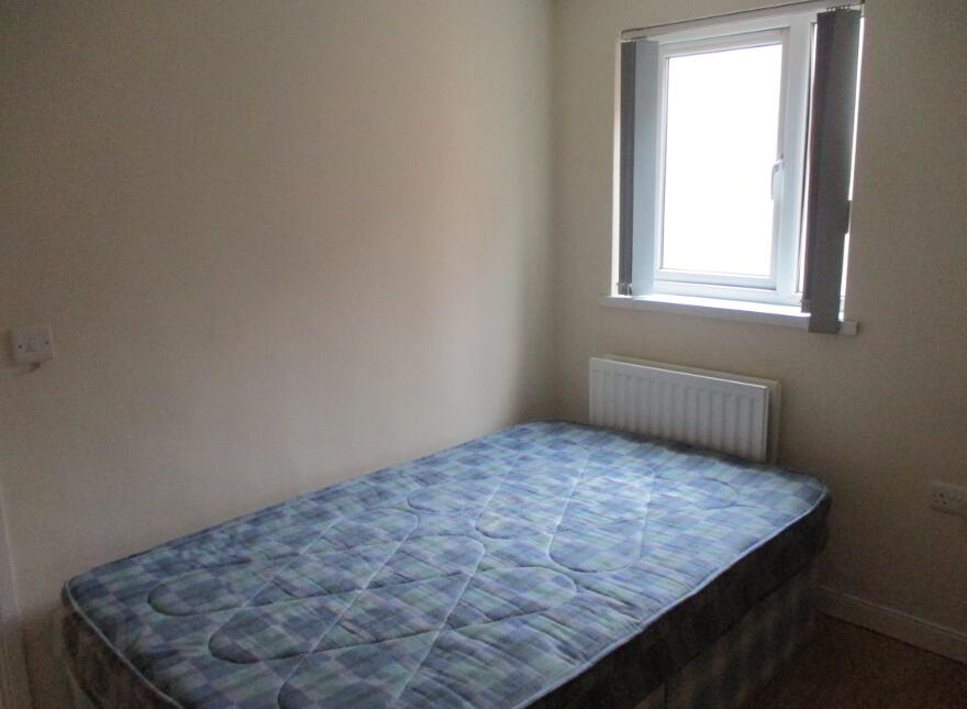Great Apartment, 68B University Avenue, Queens University Quarter, Belfast, BT7 1GY