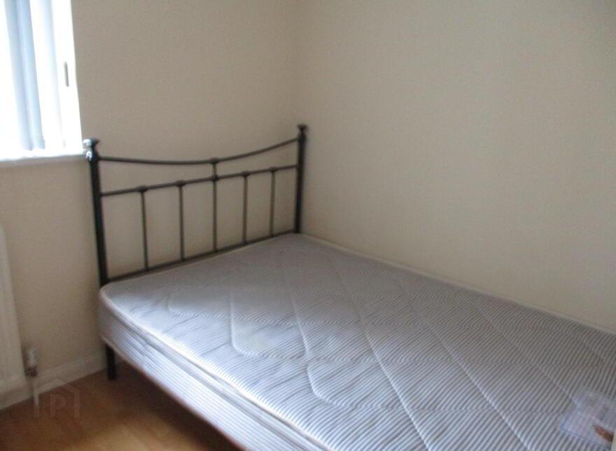 Great Apartment, 68B University Avenue, Queens University Quarter, Belfast, BT7 1GY