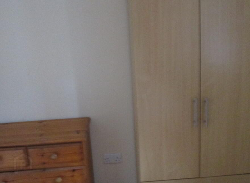 Great Apartment, 68B University Avenue, Queens University Quarter, Belfast, BT7 1GY