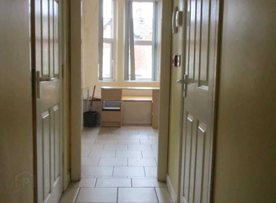 Great Apartment, 68B University Avenue, Queens University Quarter, Belfast, BT7 1GY