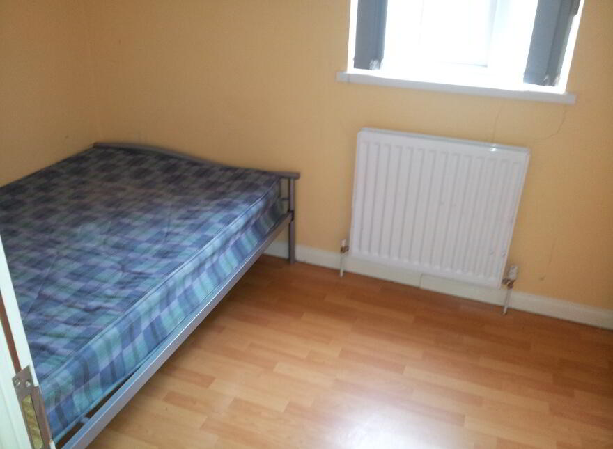 Great Apartment, 68B University Avenue, Queens University Quarter, Belfast, BT7 1GY