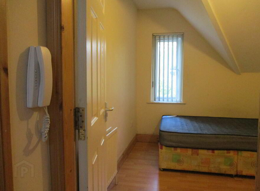 Great Apartment, 131C University Avenue, Queens University Quarter, Belfast, BT7 1GZ