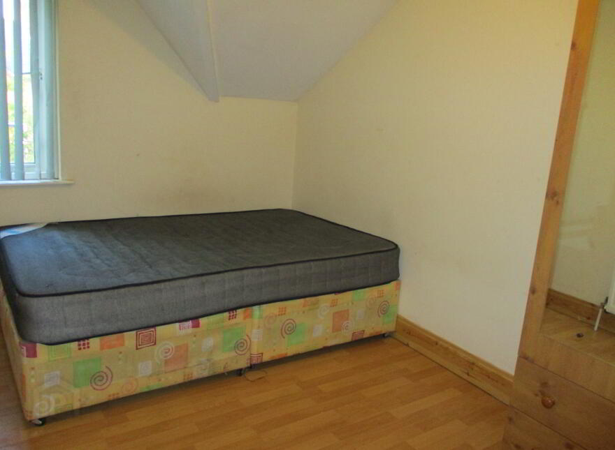 Great Apartment, 131C University Avenue, Queens University Quarter, Belfast, BT7 1GZ