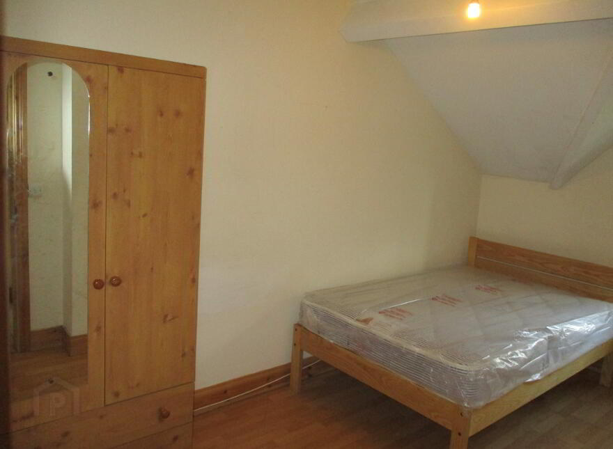 Great Apartment, 131C University Avenue, Queens University Quarter, Belfast, BT7 1GZ