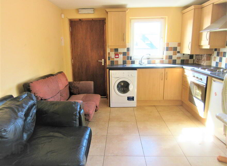 Great Apartment, 131C University Avenue, Queens University Quarter, Belfast, BT7 1GZ