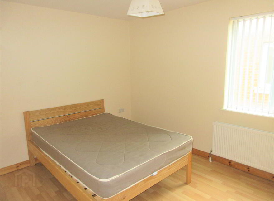 Great Apartment, 165g University Street, Queens University Quarter, Belfast, BT7 1HR