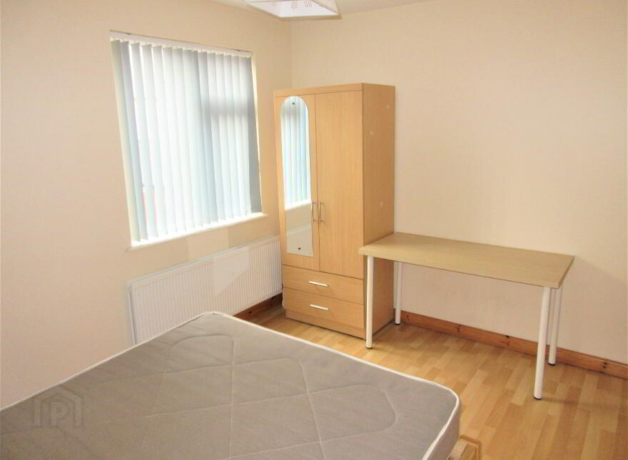 Great Apartment, 165g University Street, Queens University Quarter, Belfast, BT7 1HR