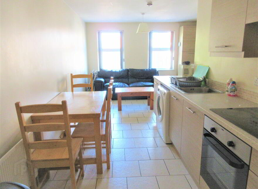 Great Apartment, 165c University Street, Queens University Quarter, Belfast, BT7 1HR