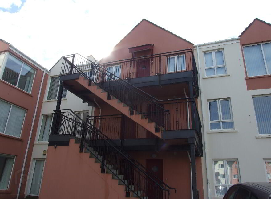 37 Old Castle Court (Student Let), Portrush, BT56 8GR