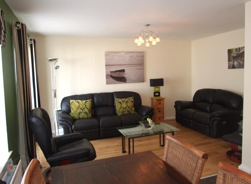 37 Old Castle Court (Student Let), Portrush, BT56 8GR