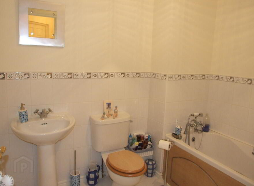 37 Old Castle Court (Student Let), Portrush, BT56 8GR