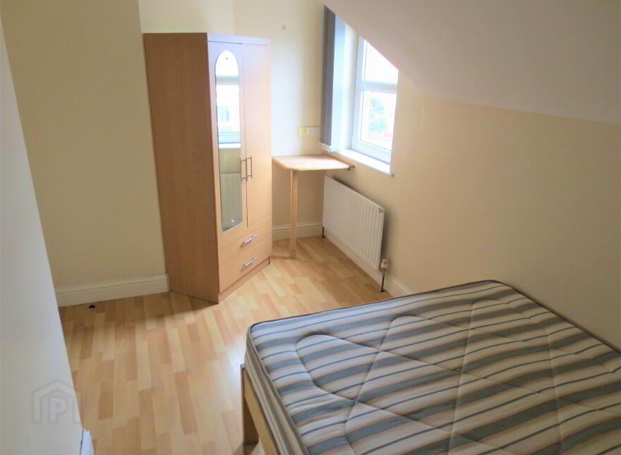Upstairs Apartment, 53E Agincourt Avenue, University Quarter!, Belfast, BT7 1QA