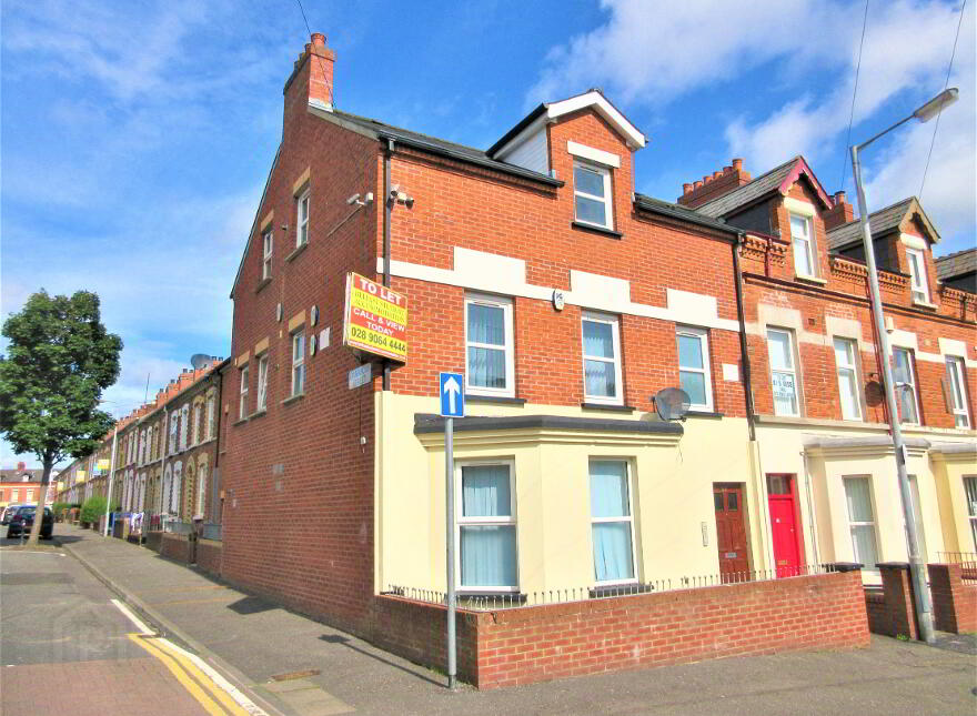 Upstairs Apartment, 53E Agincourt Avenue, University Quarter!, Belfast, BT7 1QA
