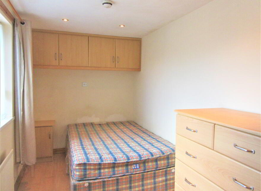 Great Apartment, 7C Canterbury Street, Botanic Area ~ Behind Queens Un...Belfast, BT7 1LB