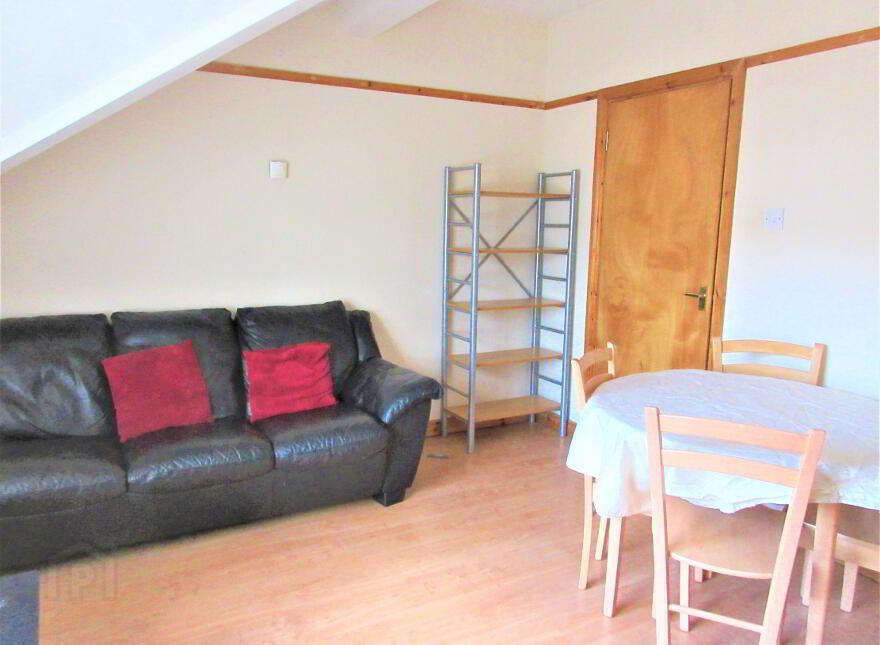 Great Apartment, 7C Canterbury Street, Botanic Area ~ Behind Queens Un...Belfast, BT7 1LB