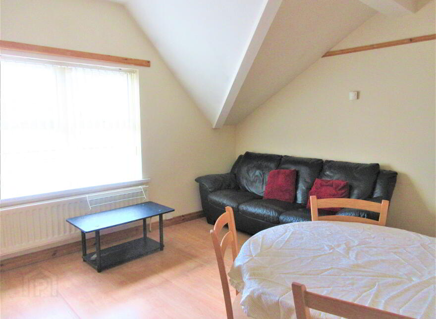 Great Apartment, 7C Canterbury Street, Botanic Area ~ Behind Queens Un...Belfast, BT7 1LB