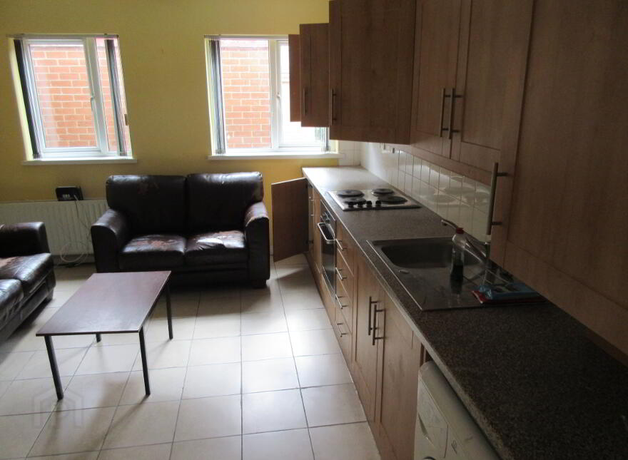 Upstairs Apartment, 1b Carmel Street, Queens Quarter!, Belfast, BT7 1QE