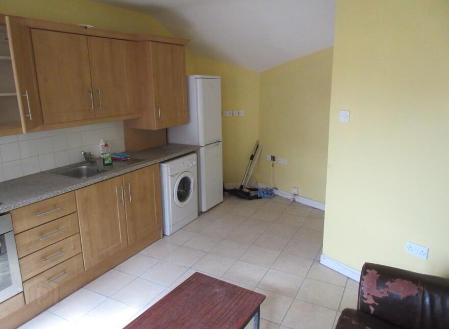 Upstairs Apartment, 1b Carmel Street, Queens Quarter!, Belfast, BT7 1QE