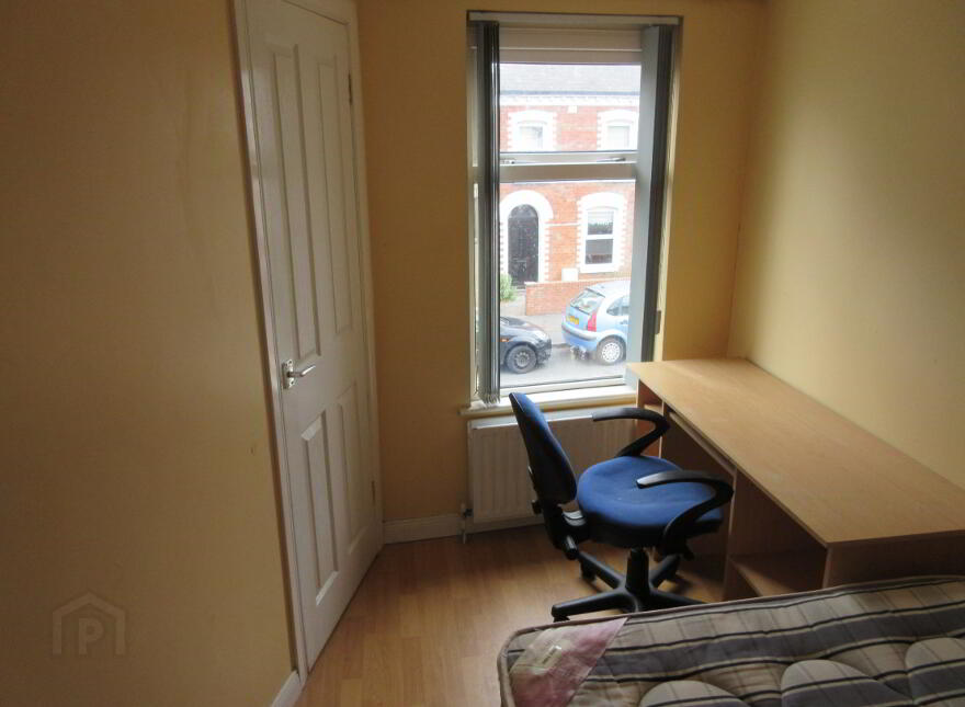 Upstairs Apartment, 1b Carmel Street, Queens Quarter!, Belfast, BT7 1QE