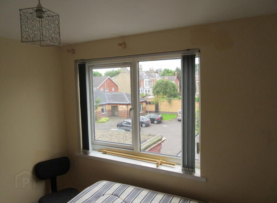 Upstairs Apartment, 1b Carmel Street, Queens Quarter!, Belfast, BT7 1QE