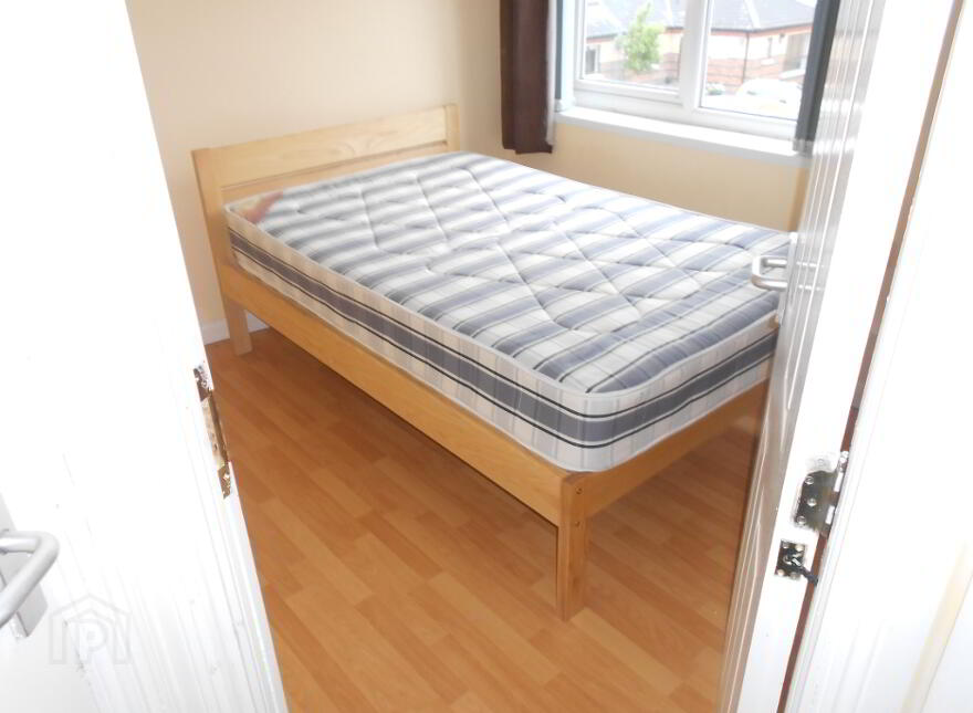 Upstairs Apartment, 1b Carmel Street, Queens Quarter!, Belfast, BT7 1QE