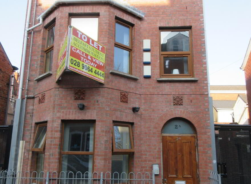 Great Apartment, 2a Carmel Street, Queens Quarter, Belfast, BT7 1QE photo