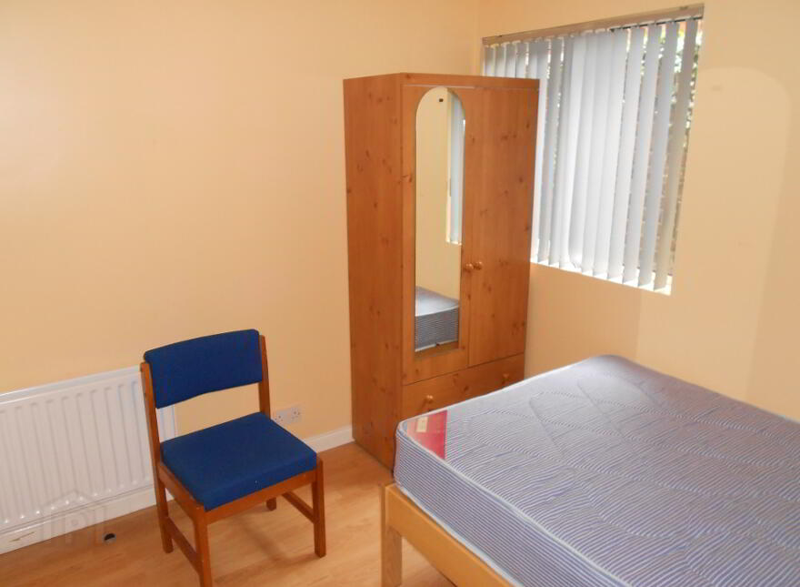 Great Apartment, 122a Fitzroy Avenue, Queens Quarter!, Belfast, BT7 1HX