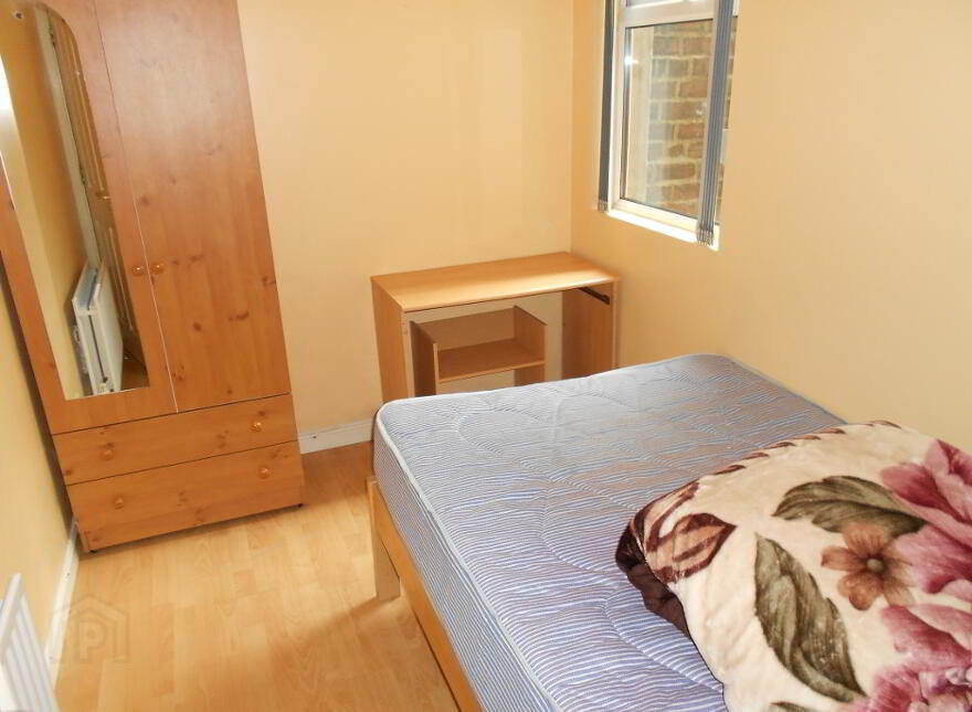 Great Apartment, 122a Fitzroy Avenue, Queens Quarter!, Belfast, BT7 1HX