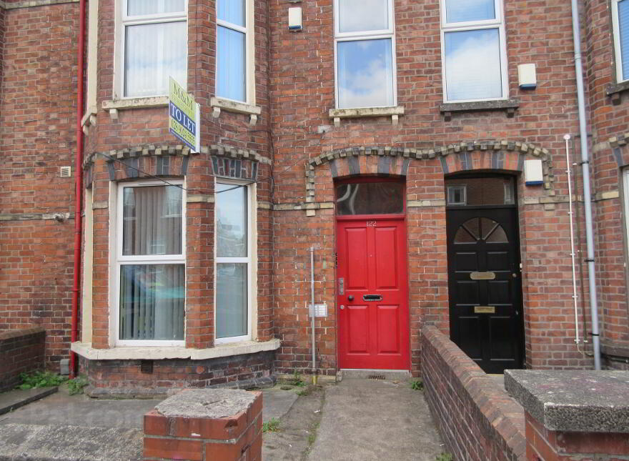 Great Apartment, 122c Fitzroy Avenue, Queens Quarter ~ Botanic Area, Belfast, BT7 1HX photo