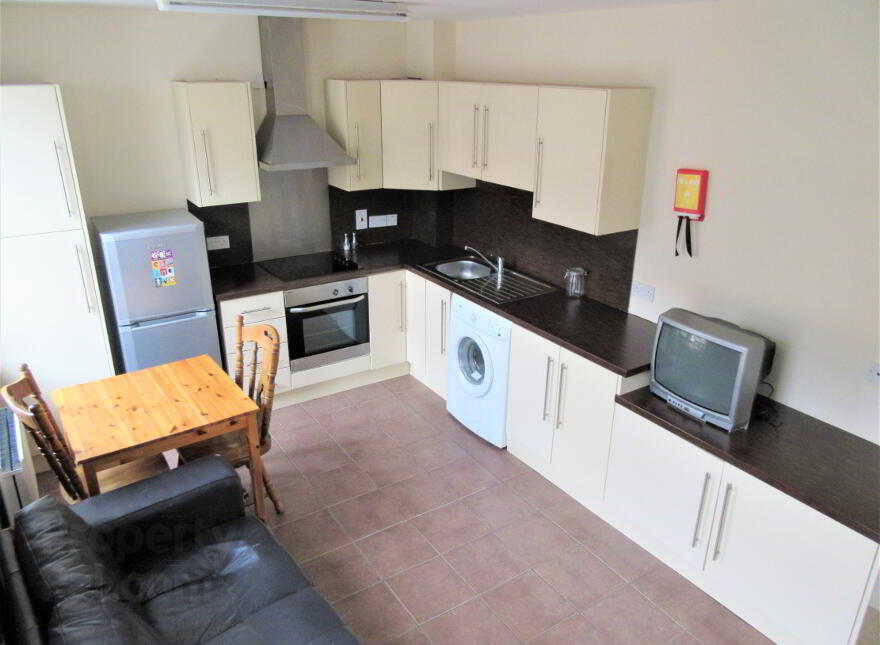 Upstairs Apartment, 4b Magdala Street, University Quarter, Belfast, BT7 1PU photo