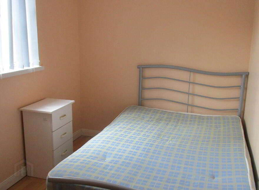 Great Apartment, 68c University Avenue, Queens Quarter, Belfast, BT7 1GY