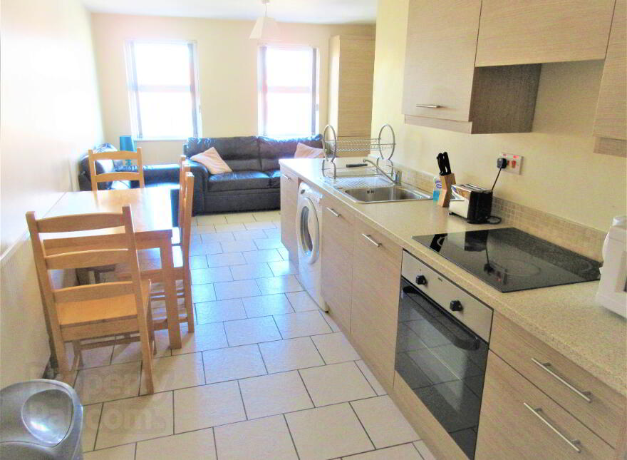 Great Apartment, 165e University Street, Queens Quarter, Belfast, BT7 1HR photo