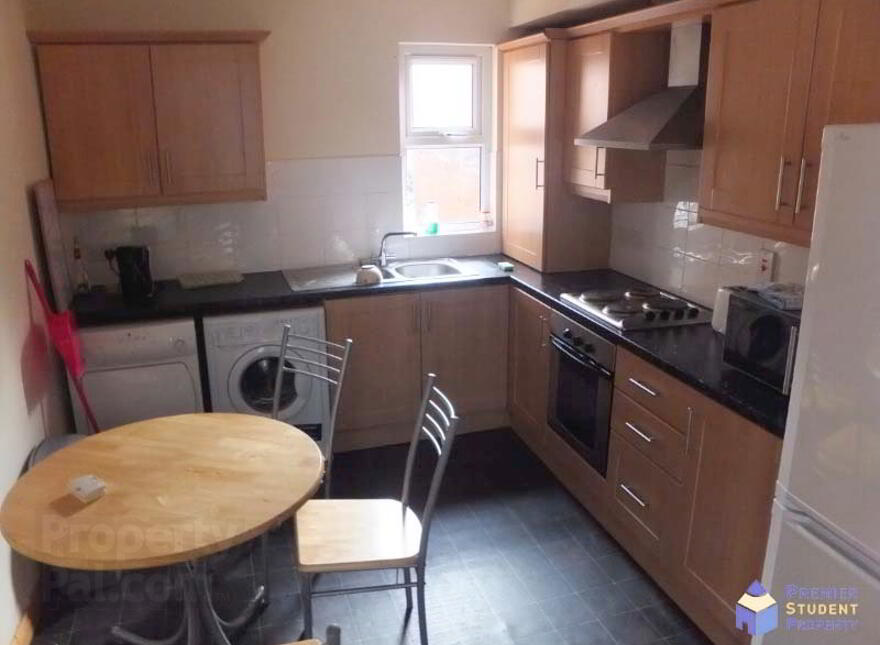 Unit 2, 139 University Avenue, Belfast, BT7 1GX photo