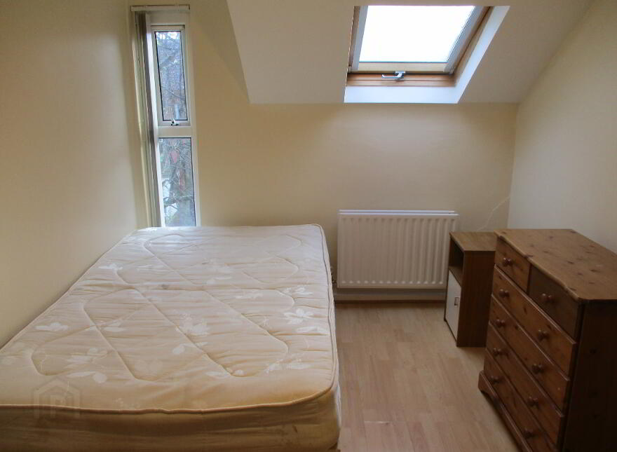 Great Apartment, 36B University Avenue, Queens Quarter, Belfast, BT7 1GY