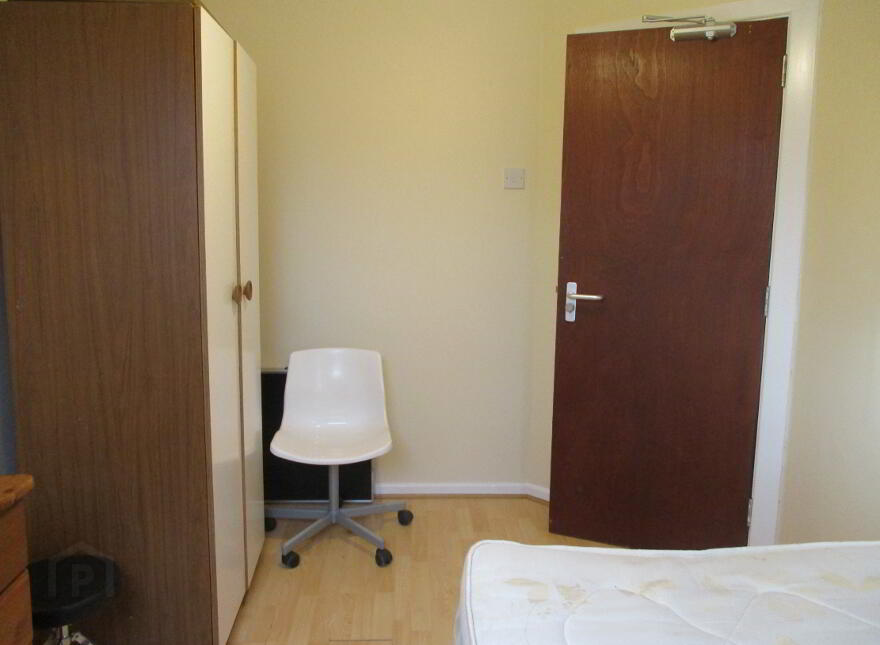 Great Apartment, 36B University Avenue, Queens Quarter, Belfast, BT7 1GY