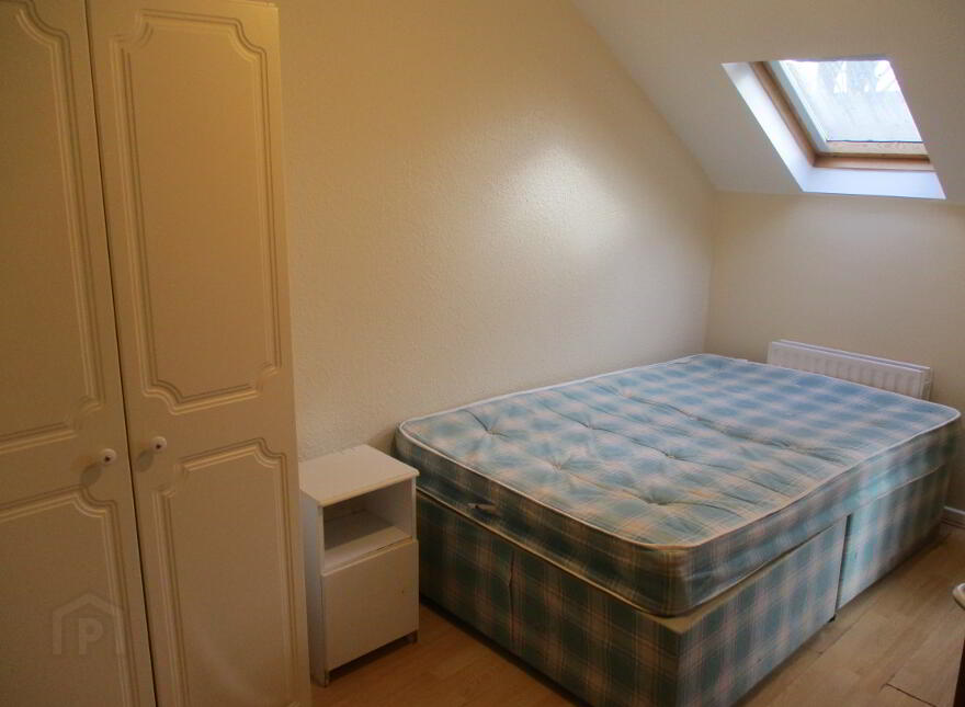 Great Apartment, 36B University Avenue, Queens Quarter, Belfast, BT7 1GY