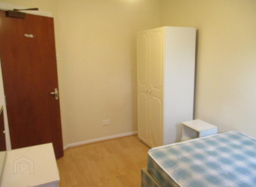 Great Apartment, 36B University Avenue, Queens Quarter, Belfast, BT7 1GY