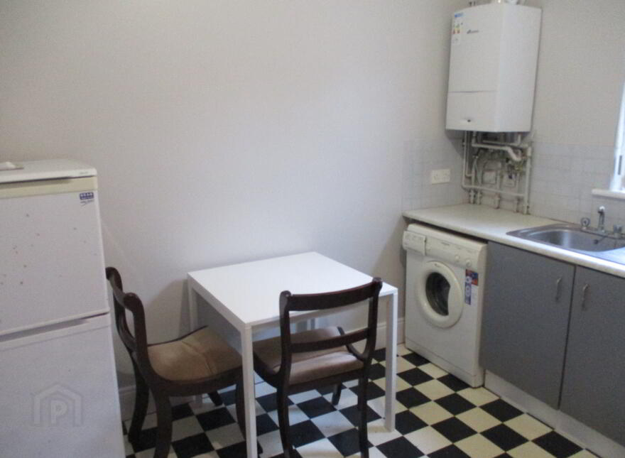 Great Apartment, 36B University Avenue, Queens Quarter, Belfast, BT7 1GY