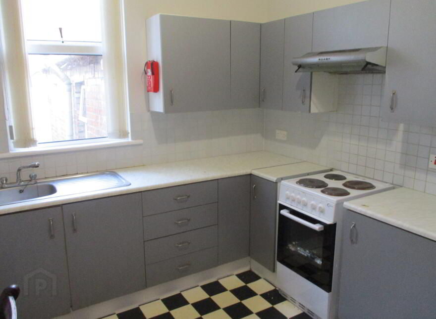 Great Apartment, 36B University Avenue, Queens Quarter, Belfast, BT7 1GY
