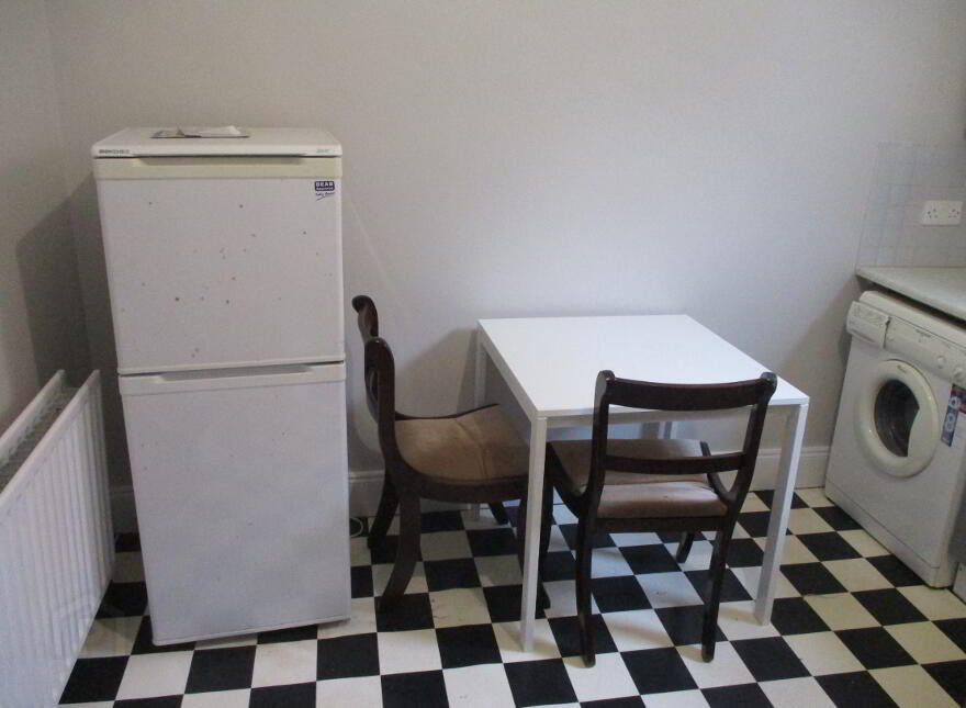 Great Apartment, 36B University Avenue, Queens Quarter, Belfast, BT7 1GY