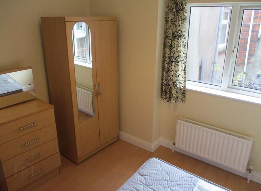 Great Apartment, 36B University Avenue, Queens Quarter, Belfast, BT7 1GY