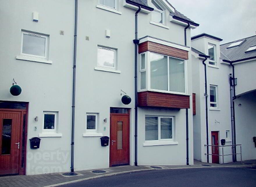 4 Old Church Court (student Let ), Portstewart, BT55 7RR photo