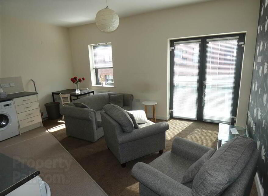 Skainos Square, 209 Skainos Apartments, Newtownards Road, Belfast, BT4 1AF photo