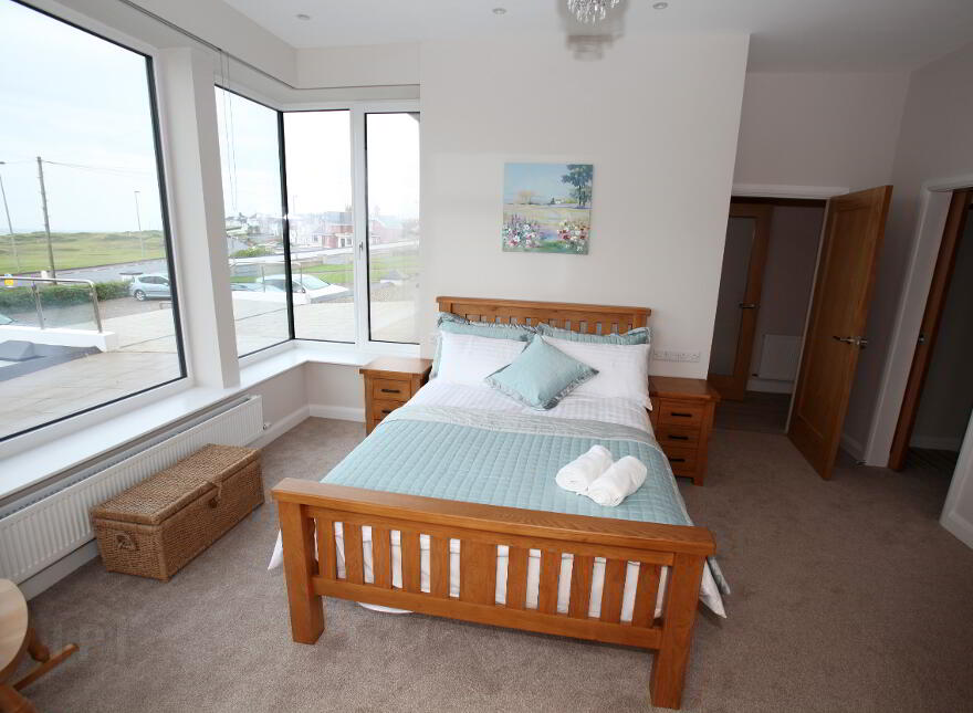 HOLIDAY LET, 6 Station Road, Portstewart, BT55 7DA