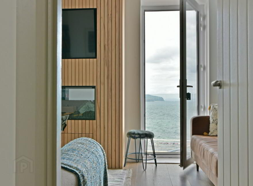 NORTH (holiday Let), 59 The Promenade, Portstewart, BT55 7AF